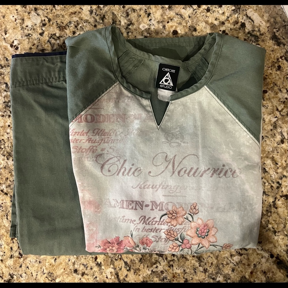 Cherokee, XS Top, XSP Petite Pant, Multi-colored/Olive Green